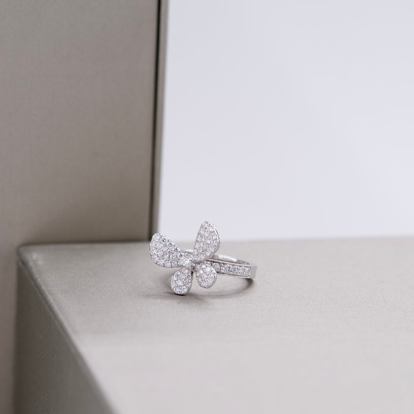 1 Butterfly Ring WG