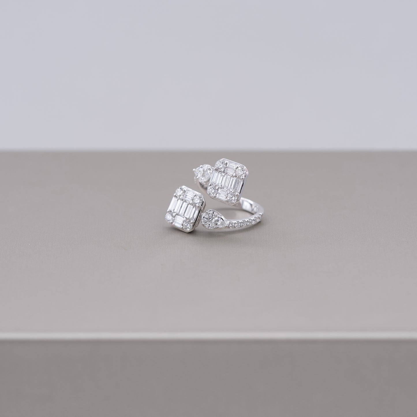 Damaso Diamond U Ring