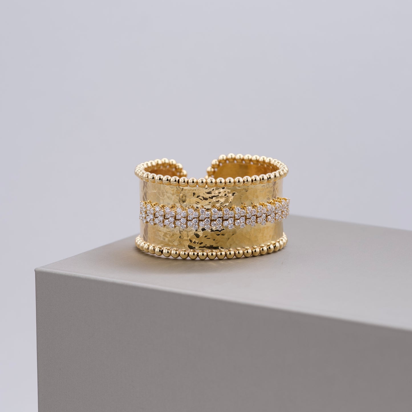 Damaso Gold Cuff Bangle