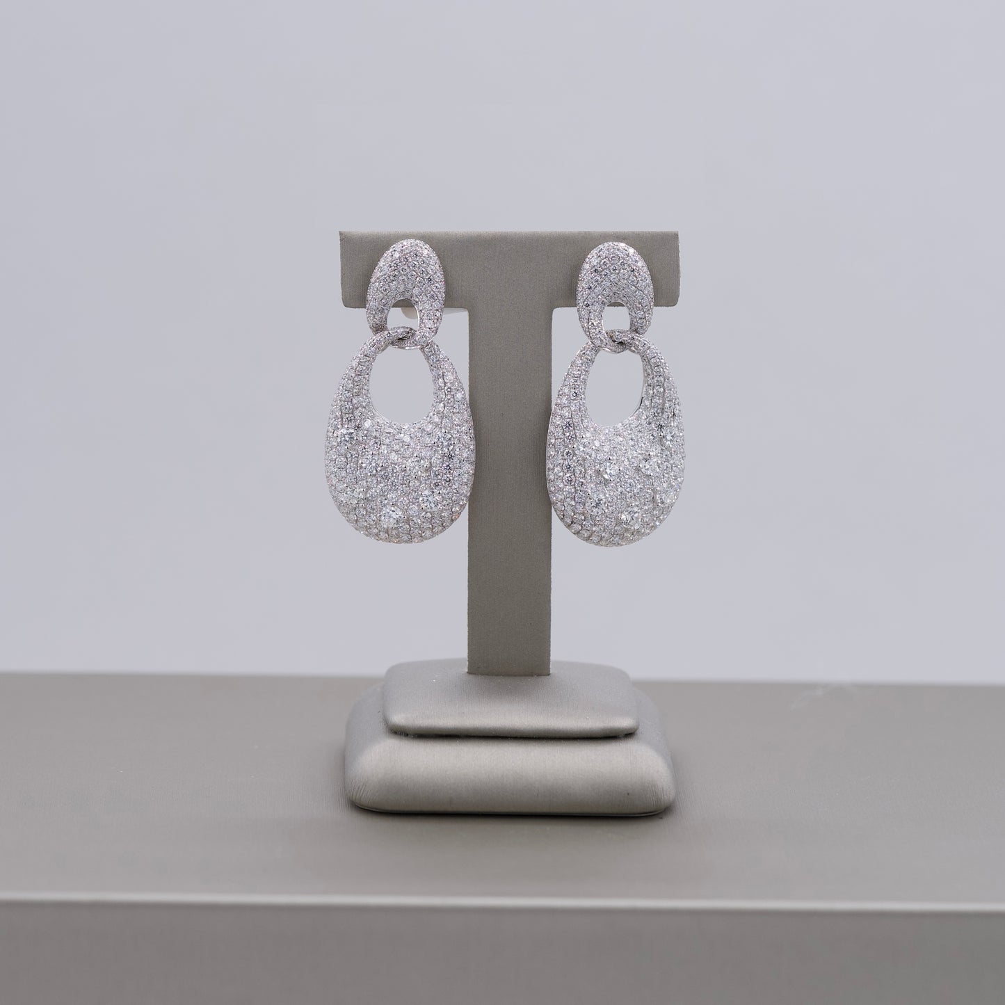 Damaso Diamond Oval Earrings