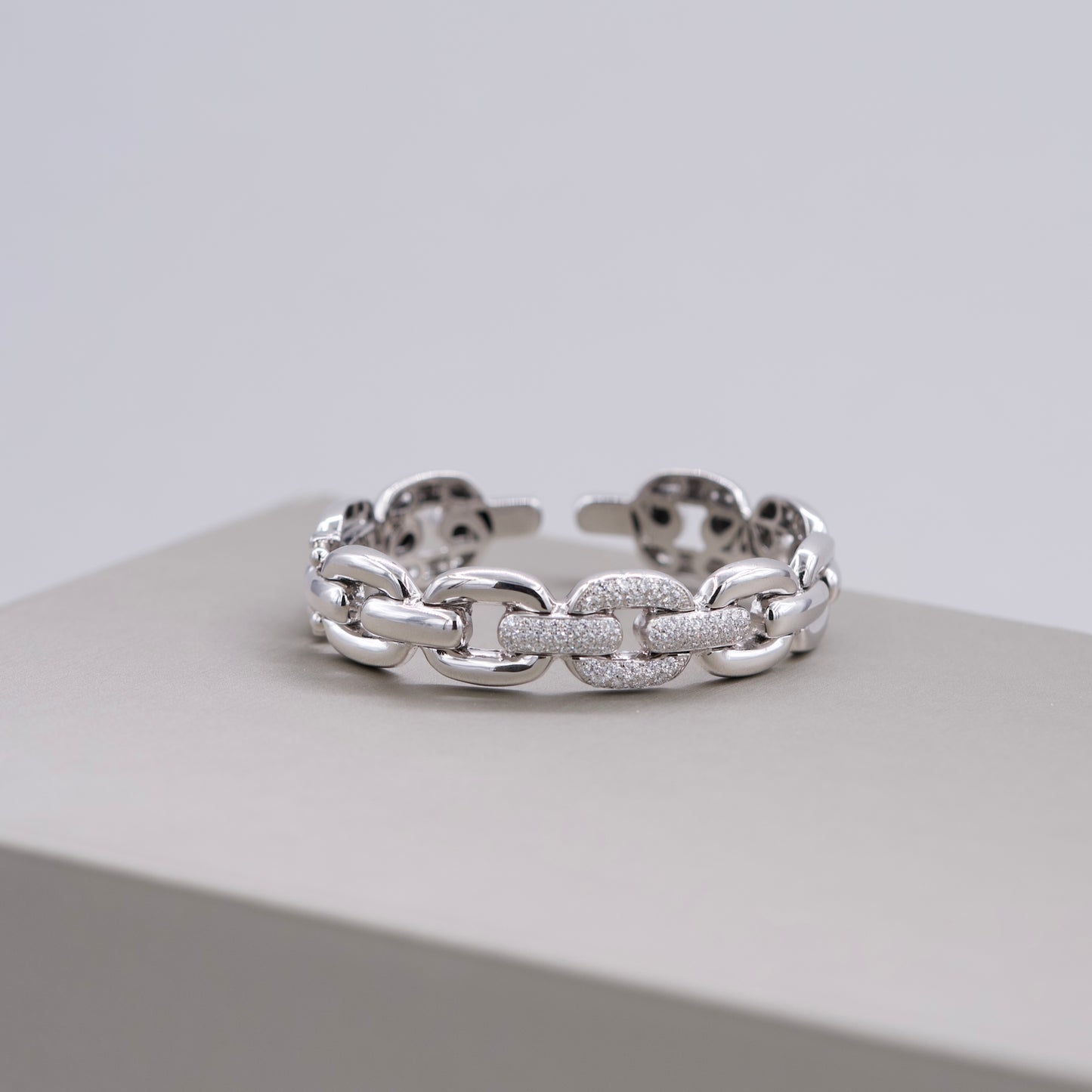 Damaso White Gold Bangle