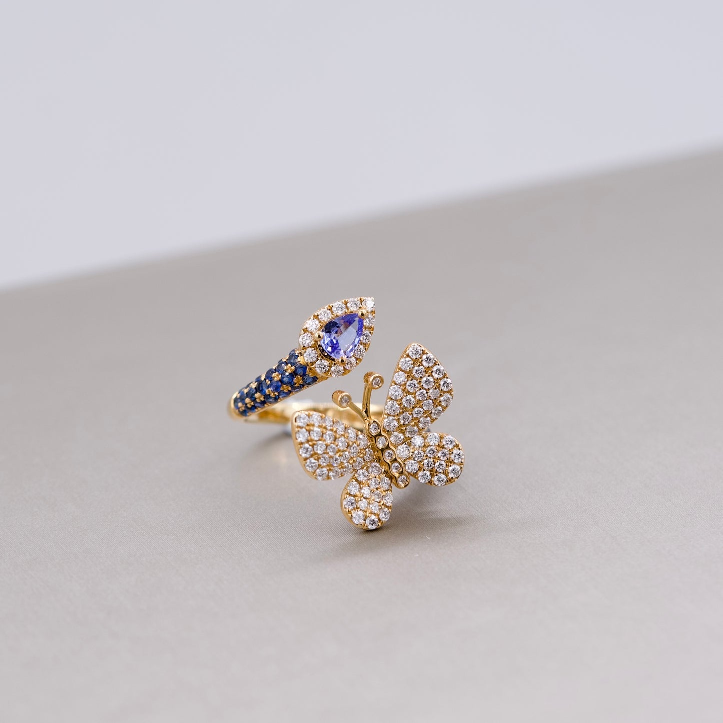 Butterfy Ring With Sapphire YG